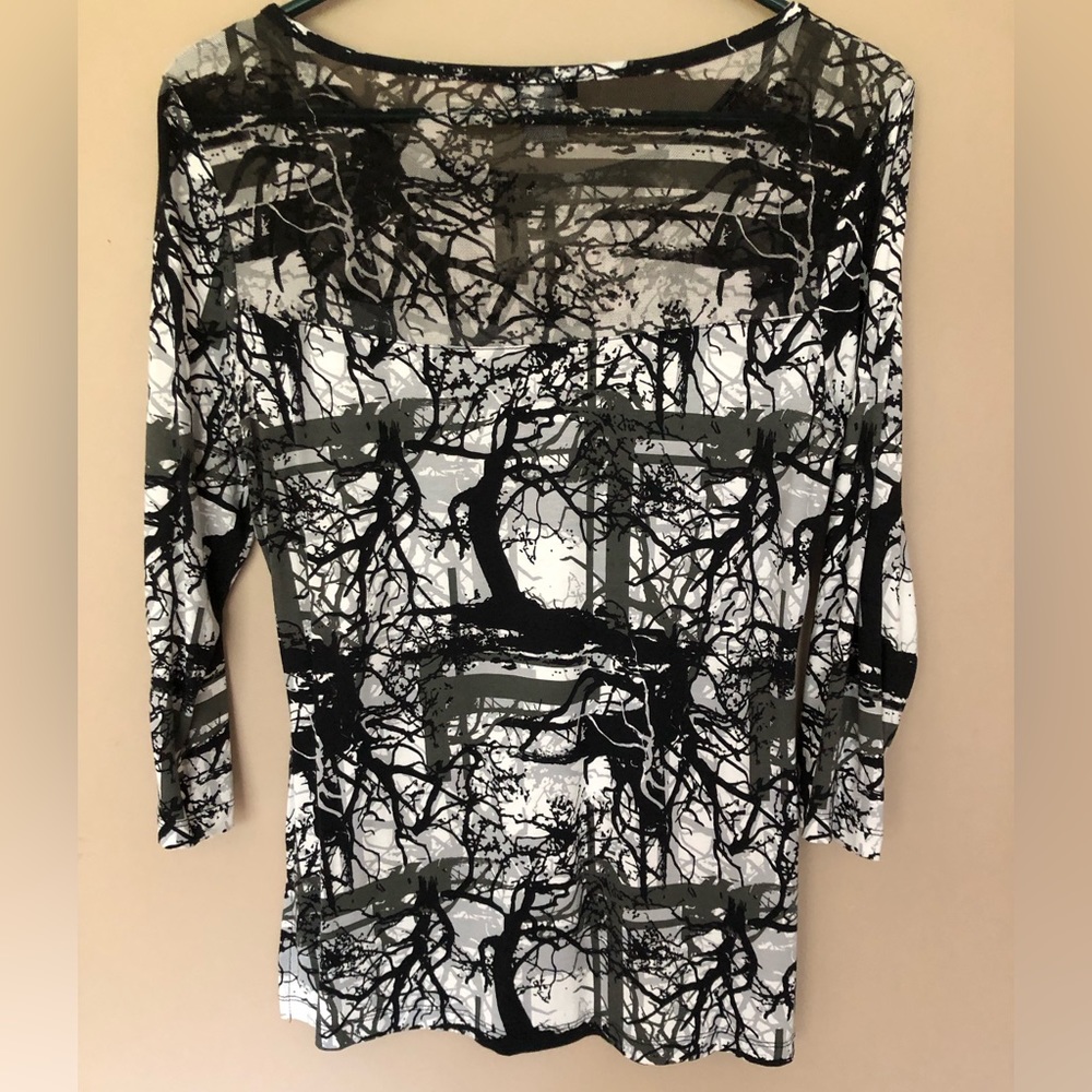 Venus top in black and white